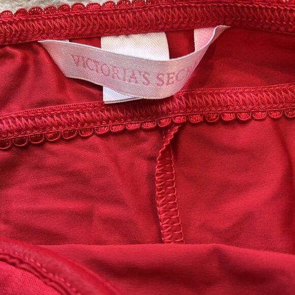 Victoria's Secret Scarlet Lace Slip 36C - Picture 4 of 9